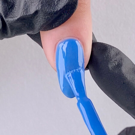 Apply a second, thin coat of GelColor leaving a tiny margin around the cuticle area. Cap the free edge to prevent shrinking. Cure for 30 seconds in the OPI LED Light.