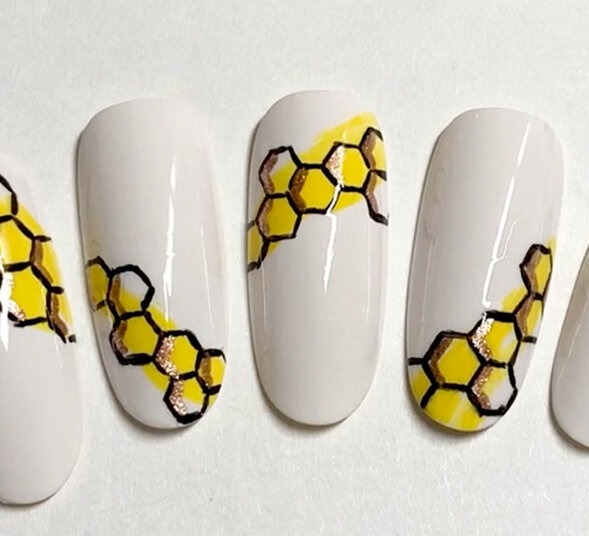 OPI Bee My Honey? by @samanthanailedit Yellow Nail Art DIY